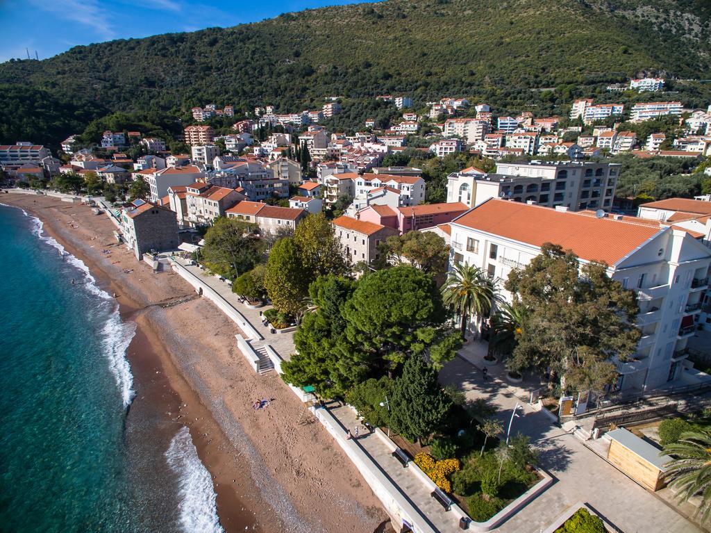 De Lux Apartments Petrovac Kültér fotó