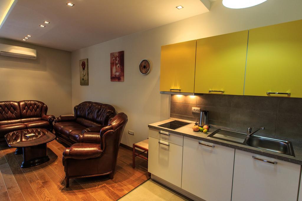 De Lux Apartments Petrovac Kültér fotó